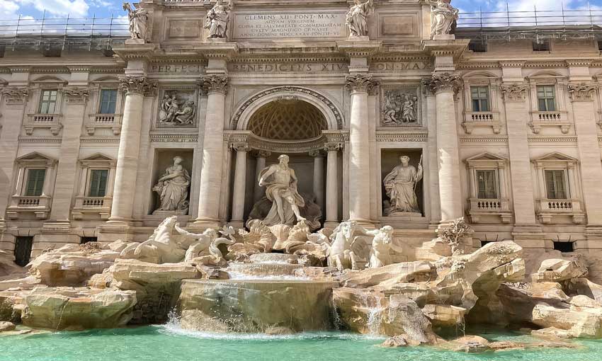 Trevi Fountain Rome 2025: Rules, Fines & What Tourists Must Know